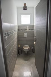 Location de maison de vacances. Ile de la Réunion. Toilettes haut