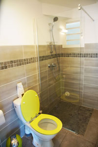 Location de maison de vacances. Ile de la Réunion. Toilettes haut